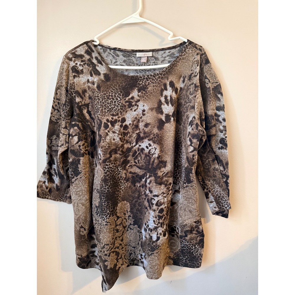 Roz and Aliโ 1X Leopard Paisley Print 3/4 Sleeve Tunic Top Women Abstract